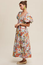 Cargar imagen en el visor de la galería, Flower Print Smocked V-neck Puff Sleeve Maxi Dress
