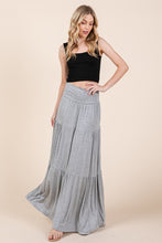 Cargar imagen en el visor de la galería, Solid Tiered Ruffle Skirt
