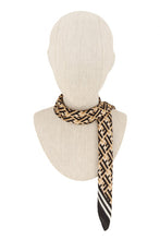 Cargar imagen en el visor de la galería, Scarf Lark
