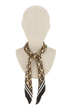 Cargar imagen en el visor de la galería, Scarf Lark

