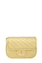 Cargar imagen en el visor de la galería, Chevron Quilted Square X Buckle Bag
