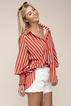 Cargar imagen en el visor de la galería, Pleated button down shirt
