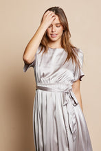 Cargar imagen en el visor de la galería, The Lumière de Paris Dress
