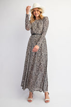 Cargar imagen en el visor de la galería, The Schwarzwald Mesh Dress
